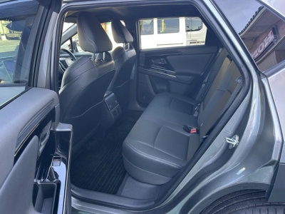 bZ4X(トヨタ)中古車 後席内装