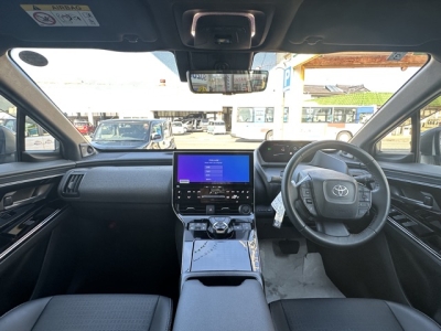 bZ4X(トヨタ)中古車 後席から見た前席