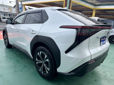 bZ4X(トヨタ)中古車 後方