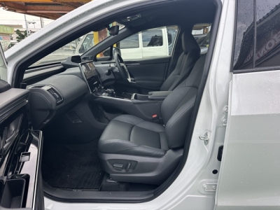 bZ4X(トヨタ)中古車 前席内装
