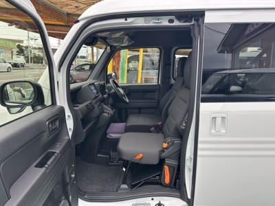 N-VAN(ホンダ)届出済未使用車 前席内装