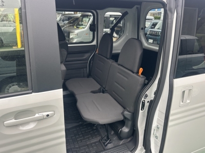 N-VAN(ホンダ)中古車 後席内装