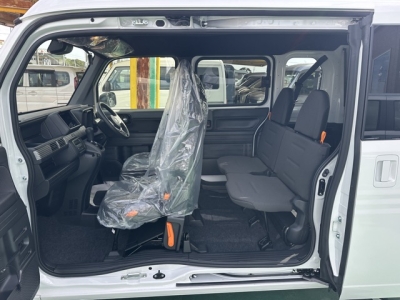 N-VAN(ホンダ)届出済未使用車 後席内装