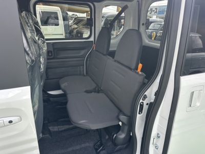 N-VAN(ホンダ)届出済未使用車 後席から見た前席