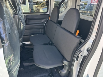 N-VAN(ホンダ)届出済未使用車 後席から見た前席
