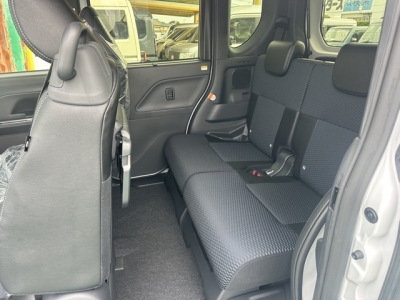 タントカスタム(ダイハツ)届出済未使用車 後席内装