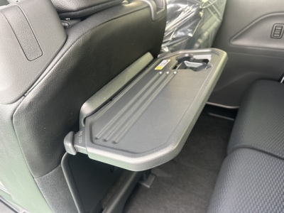 タントカスタム(ダイハツ)届出済未使用車 後席から見た前席