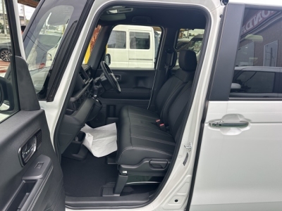 新型N-BOX(ホンダ)届出済未使用車 前席内装