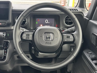 新型N-BOX(ホンダ)届出済未使用車 内外装写真