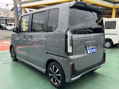 新型N-BOX(ホンダ)届出済未使用車 後方