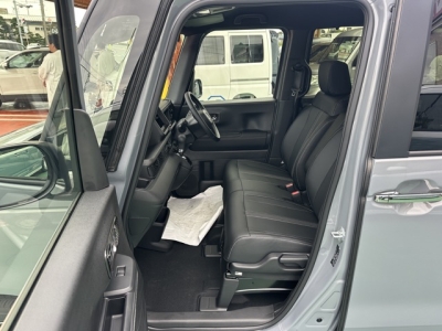 新型N-BOX(ホンダ)届出済未使用車 前席内装