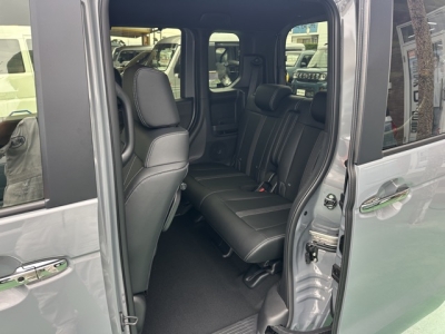 新型N-BOX(ホンダ)届出済未使用車 後席内装