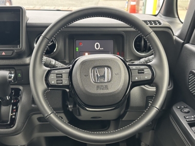新型N-BOX(ホンダ)届出済未使用車 内外装写真