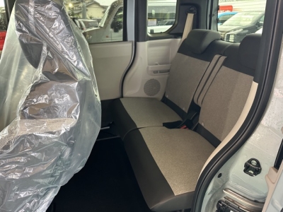 新型N-BOX(ホンダ)届出済未使用車 後席内装