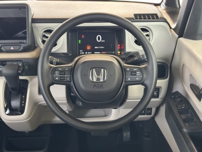 新型N-BOX(ホンダ)届出済未使用車 内外装写真