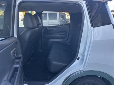 サクラ(ニッサン)中古車 後席内装