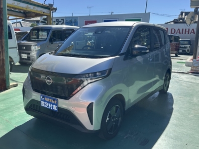 サクラ(ニッサン)ディーラ-試乗車 前方