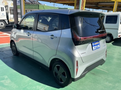 サクラ(ニッサン)ディーラ-試乗車 後方