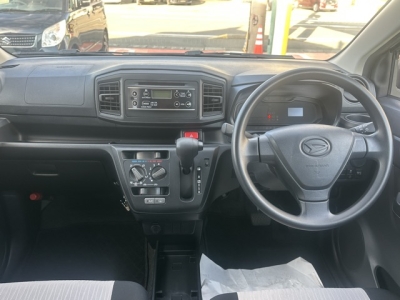 ミライース(ダイハツ)中古車 後席から見た前席