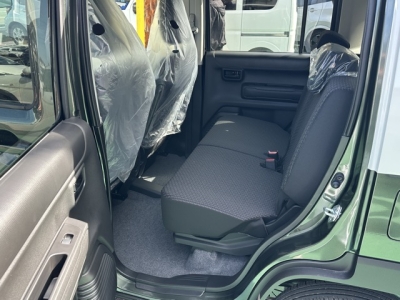 ハスラー(スズキ)届出済未使用車 後席内装