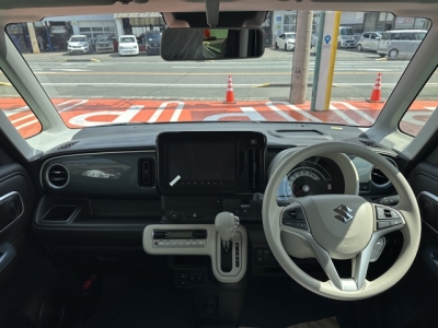 ワゴンＲスマイル(スズキ)届出済未使用車 後席から見た前席