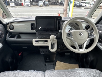 ワゴンＲスマイル(スズキ)届出済未使用車 後席から見た前席