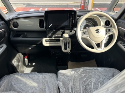 ワゴンＲスマイル(スズキ)届出済未使用車 後席から見た前席