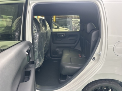 N-WGN(ホンダ)届出済未使用車 後席内装