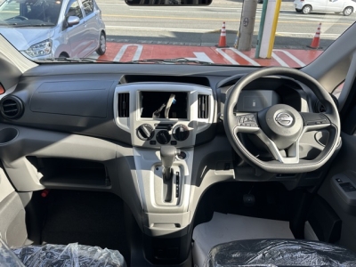 NV200バネットワゴン(ニッサン)登録済未使用車 後席から見た前席