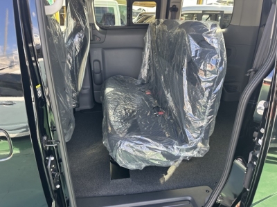 NV200バネットワゴン(ニッサン)登録済未使用車 後席内装
