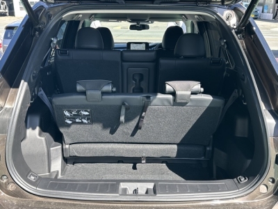 アウトランダーPHEV(三菱)中古車 内外装写真他２