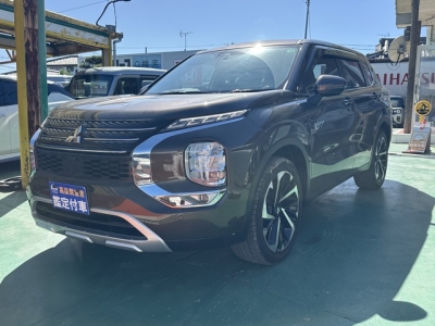アウトランダーPHEV(三菱)中古車 前方