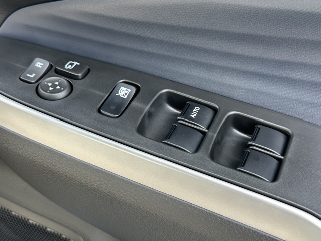 ソリオ(スズキ)新車見本展示無 14