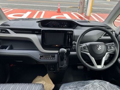 新型ソリオ(スズキ)新車見本展示無 後席から見た前席