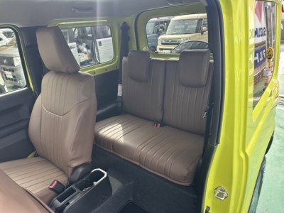 ベアス(キャルズモーター)新車見本展示有 後席から見た前席