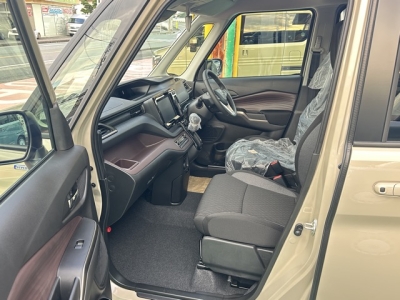 新型ソリオバンディッド(スズキ)新車見本展示無 前席内装