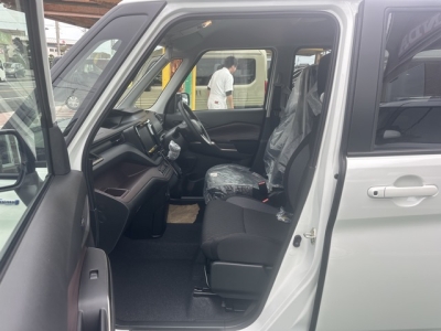 新型ソリオバンディッド(スズキ)新車見本展示無 前席内装