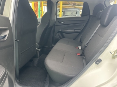 スイフトスポーツ(スズキ)中古車 後席内装