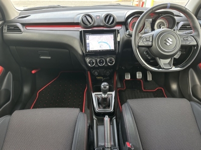 スイフトスポーツ(スズキ)中古車 後席から見た前席