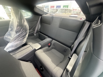 BRZ(スバル)中古車 後席内装