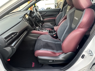WRX S4(スバル)中古車 前席内装
