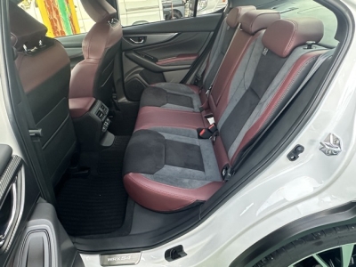WRX S4(スバル)中古車 後席内装