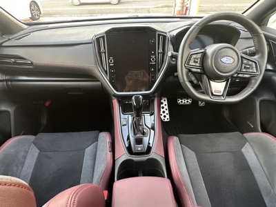 WRX S4(スバル)中古車 後席から見た前席