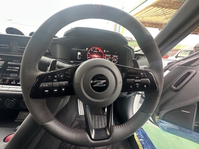 フェアレディZ(ニッサン)登録済未使用車 後席から見た前席