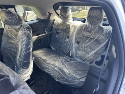 CX-80(マツダ)登録済未使用車 後席から見た前席