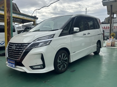 セレナ(ニッサン)中古車 前方