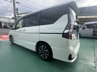 セレナ(ニッサン)中古車 後方