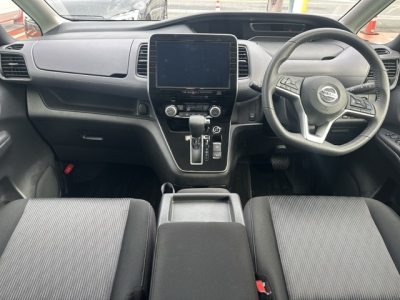 セレナ(ニッサン)中古車 内外装写真