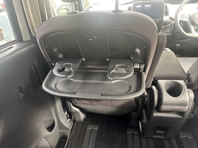 セレナ(ニッサン)中古車 内外装写真他１