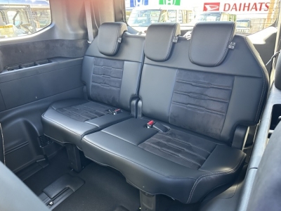 ステップワゴン(ホンダ)登録済未使用車 後席から見た前席